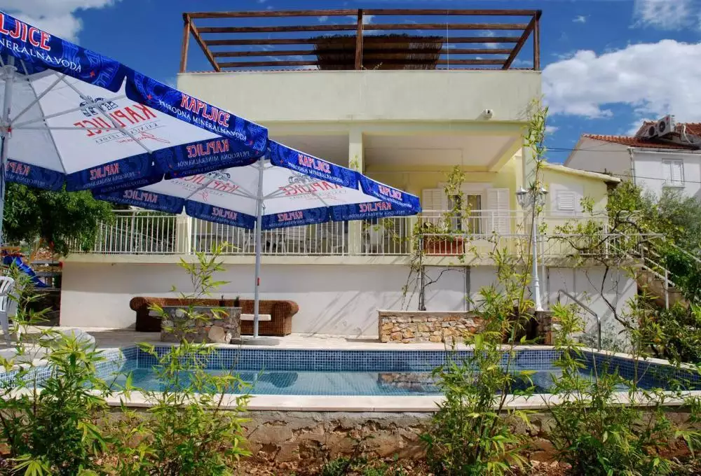 Villa 300m² in Croatia, Sutivan. Priced at 1000000€ rent photo-4