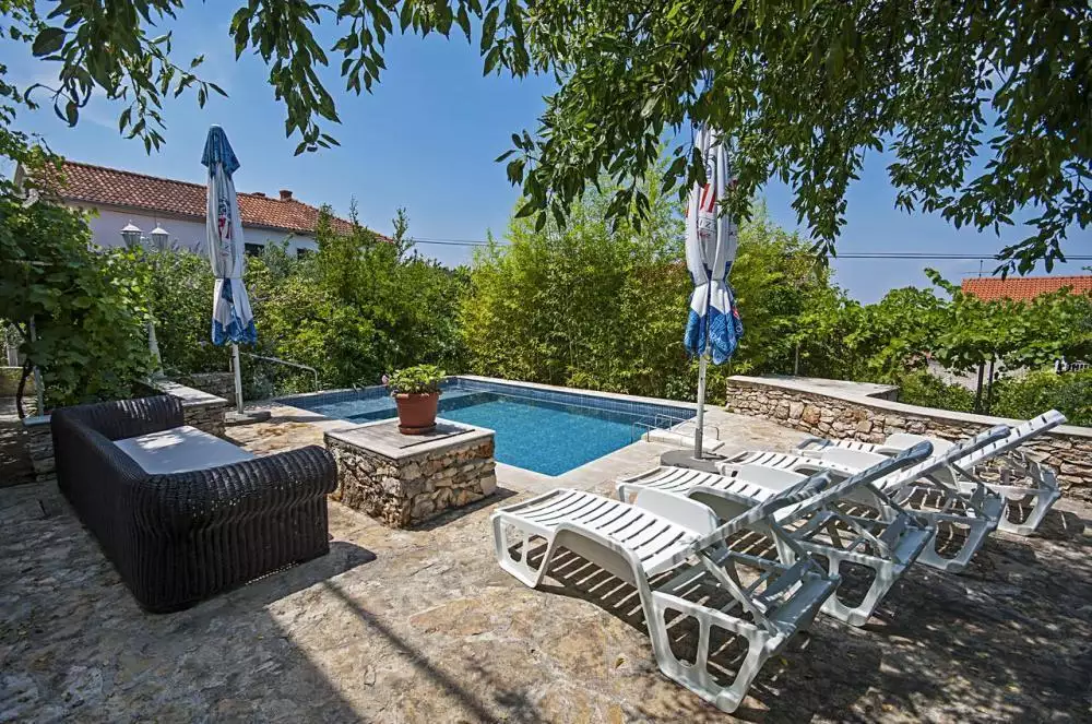 Villa 300m² in Croatia, Sutivan. Priced at 1000000€ rent photo-6
