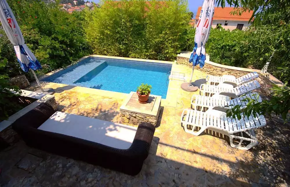 Villa 300m² in Croatia, Sutivan. Priced at 1000000€ rent photo-8