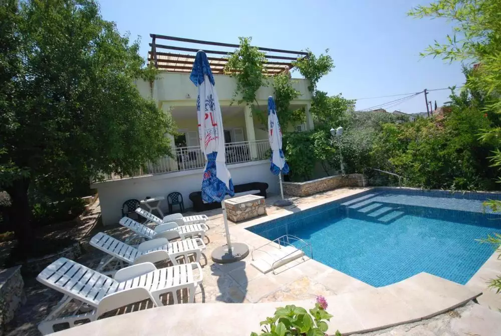 Villa 300m² in Croatia, Sutivan. Priced at 1000000€ rent photo-17