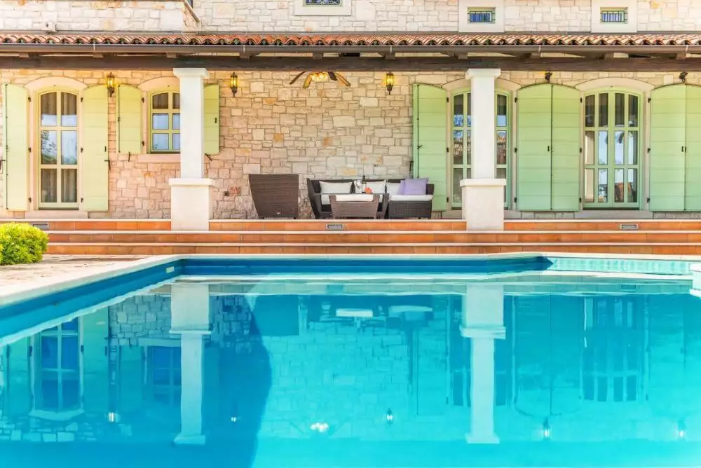 Villa 550m² in Croatia, Visnjan. Priced at 1600000€ rent photo-3