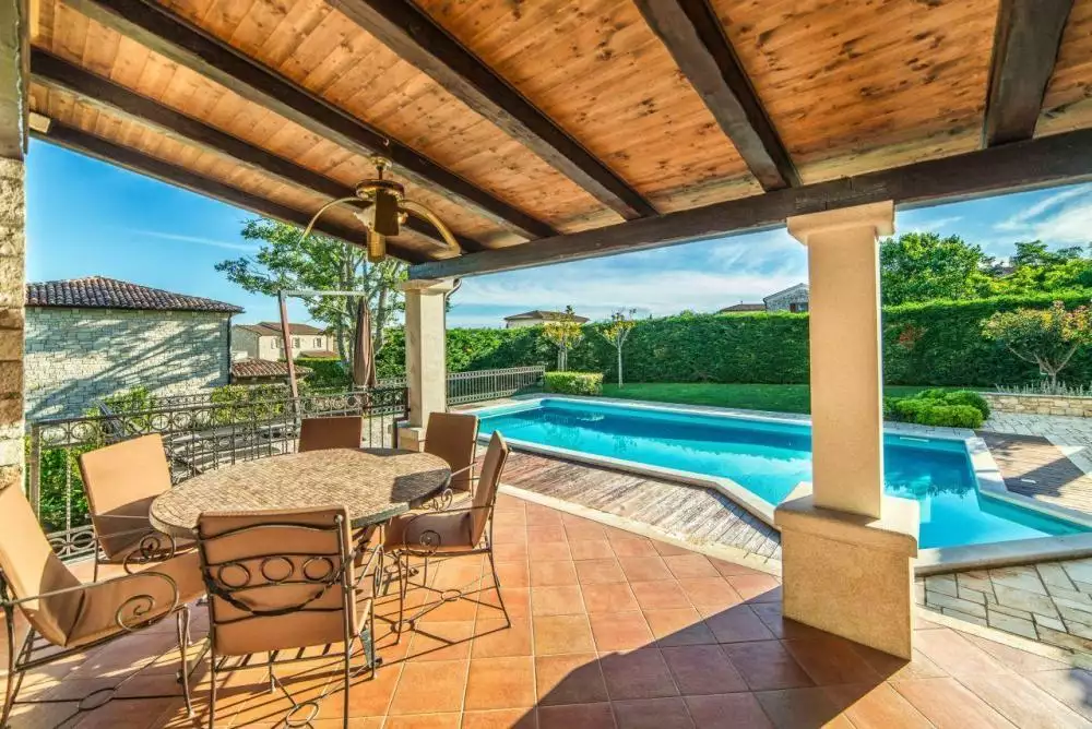 Villa 550m² in Croatia, Visnjan. Priced at 1600000€ rent photo-4