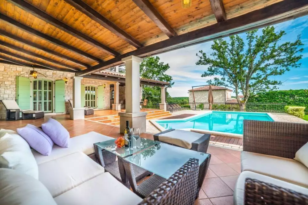 Villa 550m² in Croatia, Visnjan. Priced at 1600000€ rent photo-5
