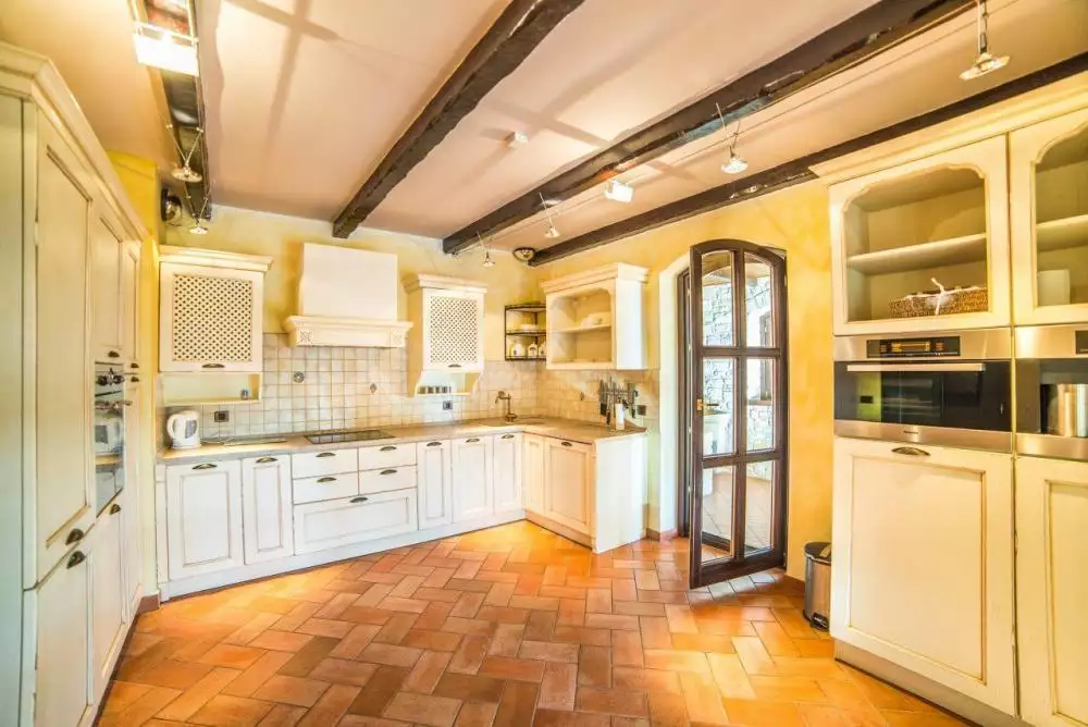 Villa 550m² in Croatia, Visnjan. Priced at 1600000€ rent photo-9
