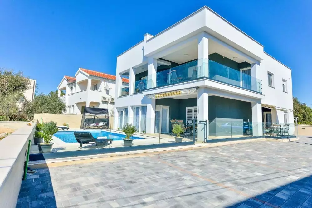 Hotels 390m² in Croatia, Zaton. Priced at 1250000€ rent photo-6