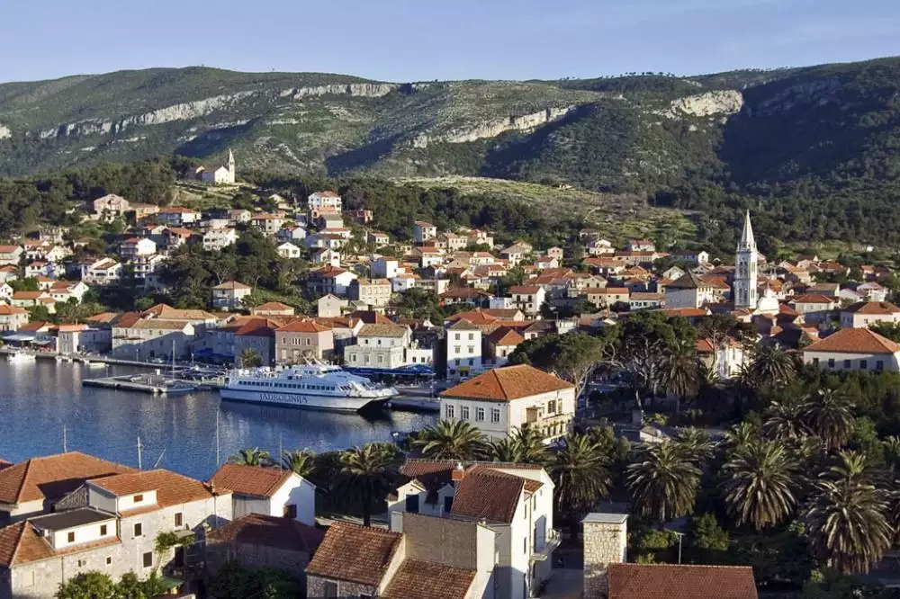 Villa 350m² in Croatia, Hvar. Priced at 2750000€ rent photo-4