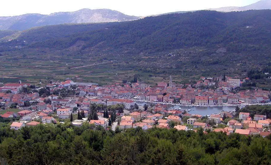 Villa 350m² in Croatia, Hvar. Priced at 2750000€ rent photo-5