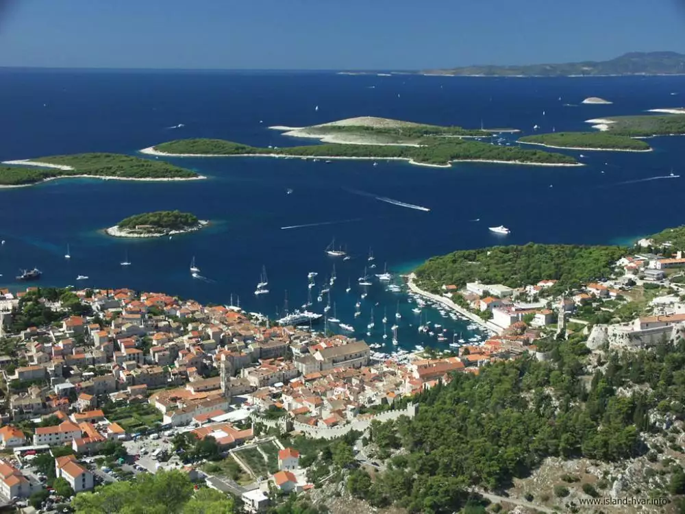 Villa 350m² in Croatia, Hvar. Priced at 2750000€ rent photo-6