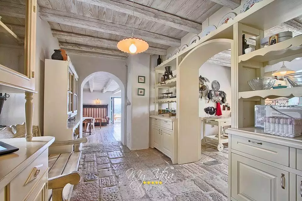 Villa 600m² in Croatia, Visinada. Priced at 3500000€ rent photo-3