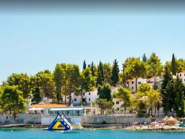 Hotels 1090m² in Croatia, Lumbarda. Priced at 1980000€ rent photo-1