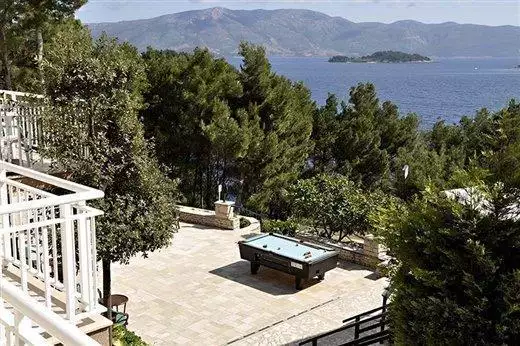 Hotels 1090m² in Croatia, Lumbarda. Priced at 1980000€ rent photo-3
