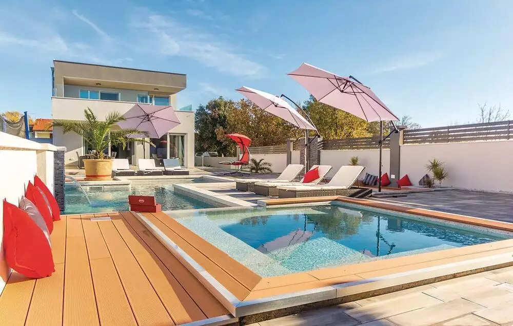 Villa 350m² in Croatia, Sisan. Priced at 950000€ rent photo-1