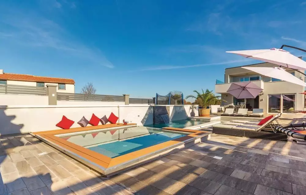 Villa 350m² in Croatia, Sisan. Priced at 950000€ rent photo-2