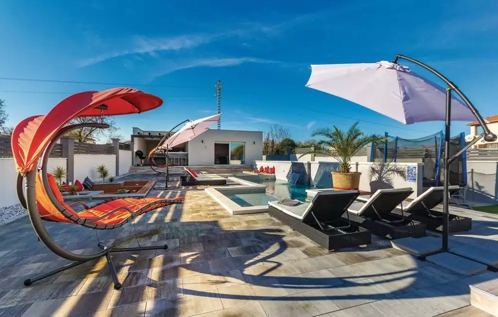 Villa 350m² in Croatia, Sisan. Priced at 950000€ rent photo-4
