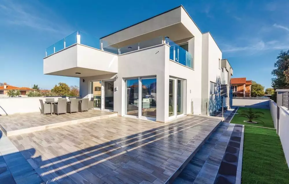 Villa 350m² in Croatia, Sisan. Priced at 950000€ rent photo-5