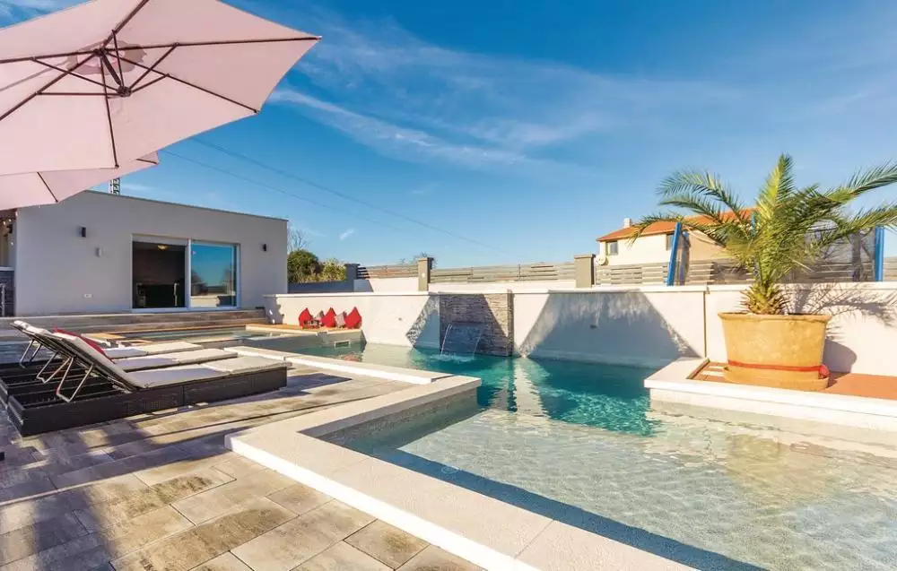 Villa 350m² in Croatia, Sisan. Priced at 950000€ rent photo-10