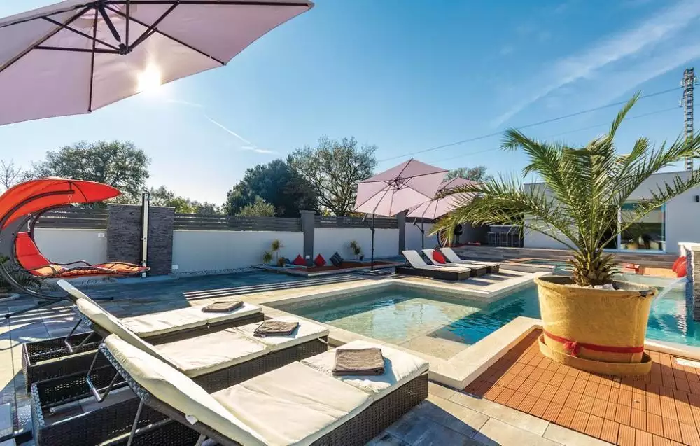 Villa 350m² in Croatia, Sisan. Priced at 950000€ rent photo-12