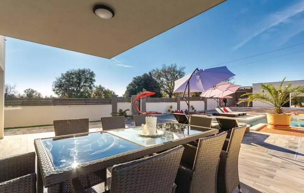 Villa 350m² in Croatia, Sisan. Priced at 950000€ rent photo-13