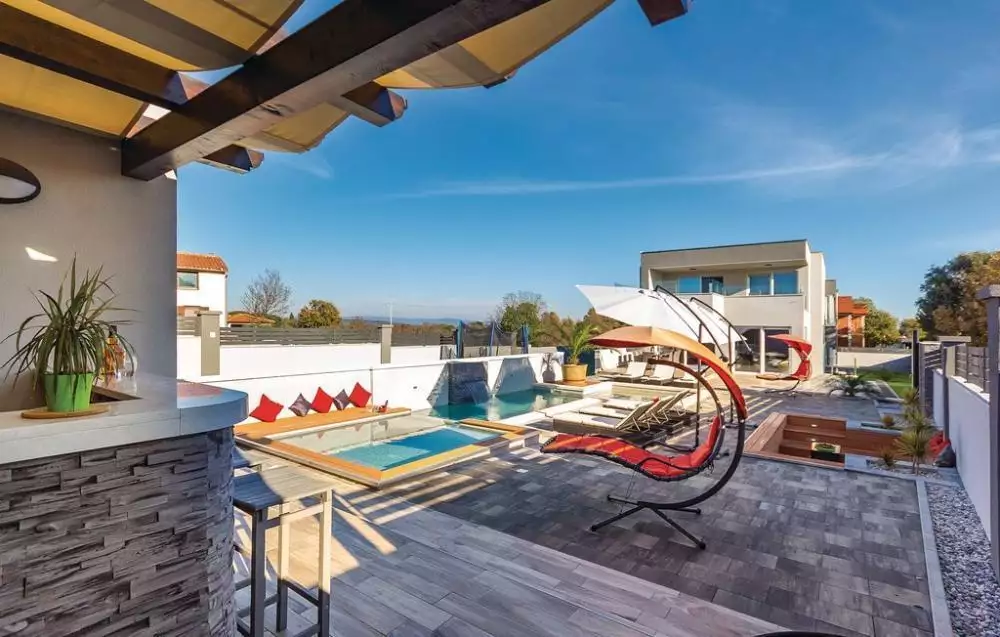 Villa 350m² in Croatia, Sisan. Priced at 950000€ rent photo-15