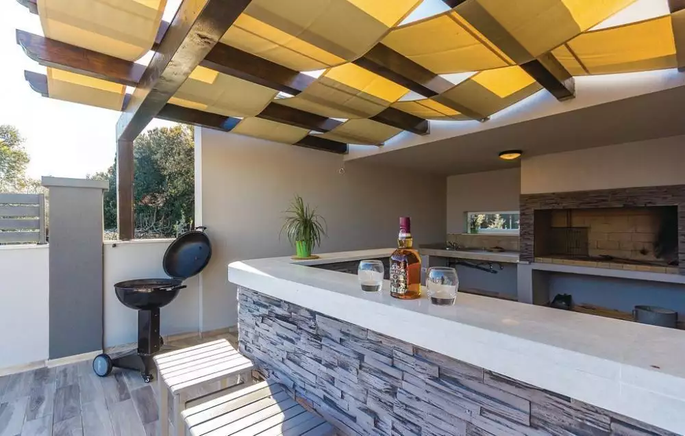 Villa 350m² in Croatia, Sisan. Priced at 950000€ rent photo-16