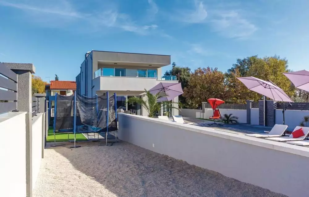 Villa 350m² in Croatia, Sisan. Priced at 950000€ rent photo-17
