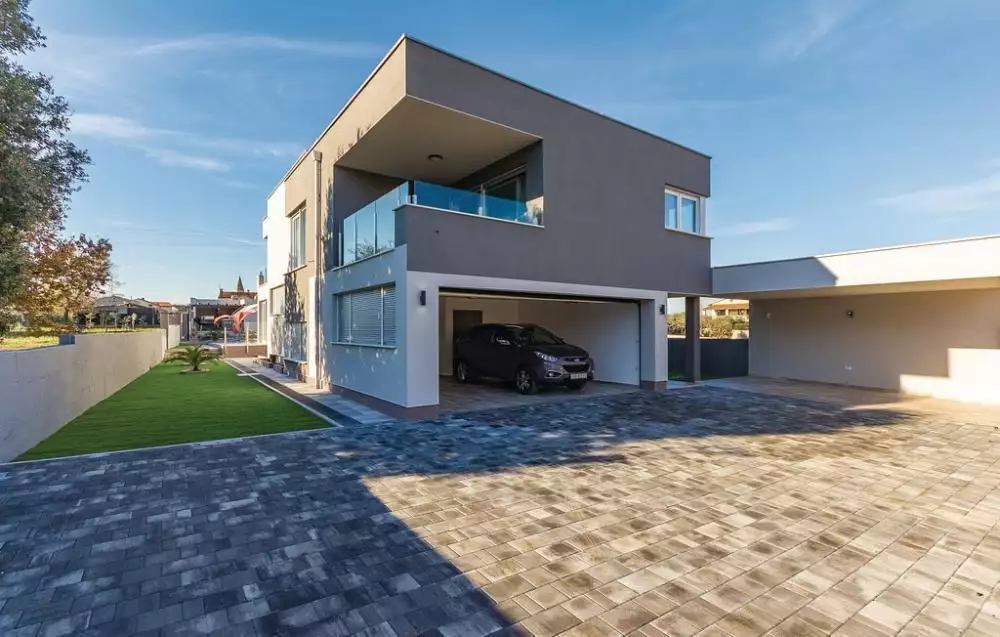 Villa 350m² in Croatia, Sisan. Priced at 950000€ rent photo-19