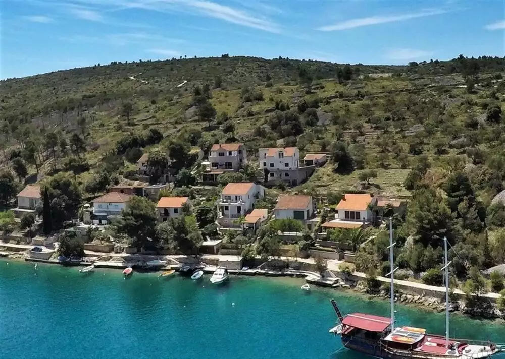 Hotels 226m² in Croatia, Brac. Priced at 587000€ rent photo-1