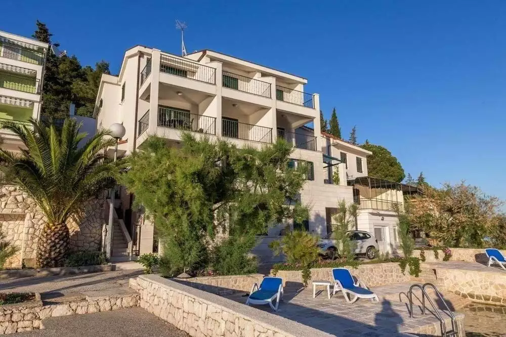 Villa 530m² in Croatia, Klek. Priced at 1795000€ rent photo-2