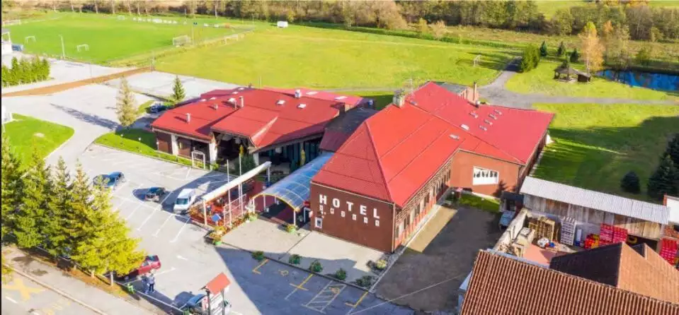 Hotels 3510m² in Croatia, Plitvice. Priced at 2950000€ rent photo-1