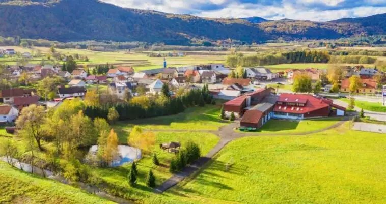 Hotels 3510m² in Croatia, Plitvice. Priced at 2950000€ rent photo-2
