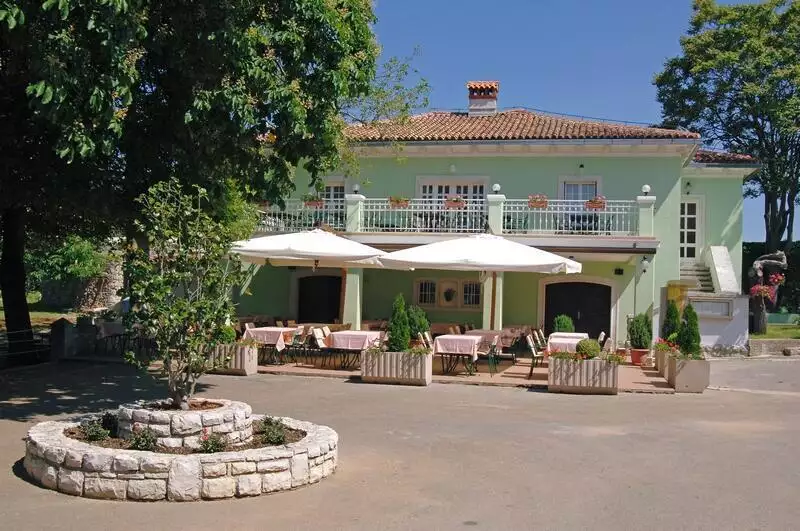 Hotels 3000m² in Croatia, Labin. Priced at 1150000€ rent photo-10