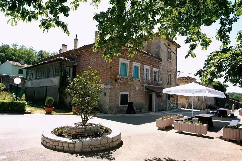 Hotels 3000m² in Croatia, Labin. Priced at 1150000€ rent photo-11