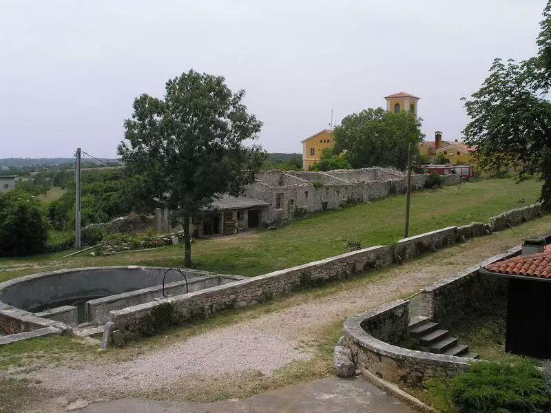 Hotels 3000m² in Croatia, Labin. Priced at 1150000€ rent photo-16