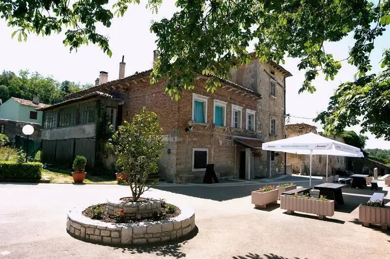 Hotels 3000m² in Croatia, Labin. Priced at 1150000€ rent photo-18