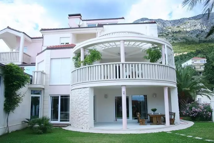 Villa 742m² in Croatia, Nemira. Priced at 2000000€ rent photo-1