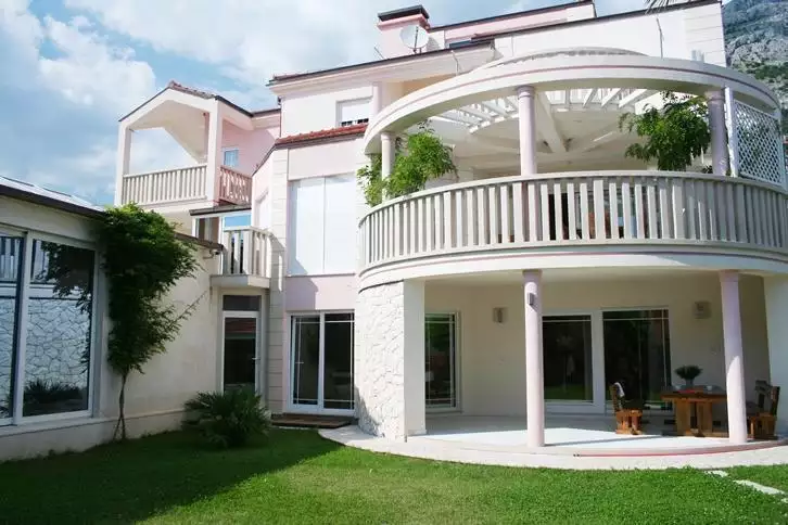Villa 742m² in Croatia, Nemira. Priced at 2000000€ rent photo-2