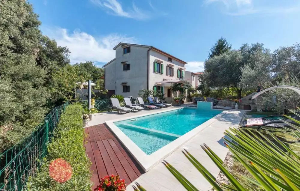 Hotels 420m² in Croatia, Pula. Priced at 850000€ rent photo-1