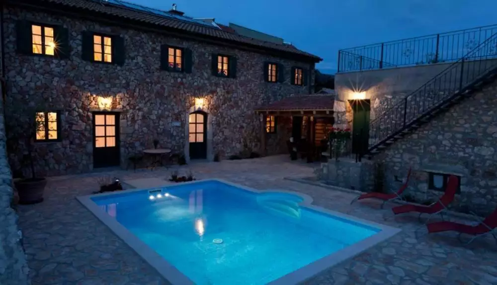 Villa 340m² in Croatia, Crikvenica. Priced at 750000€ rent photo-1