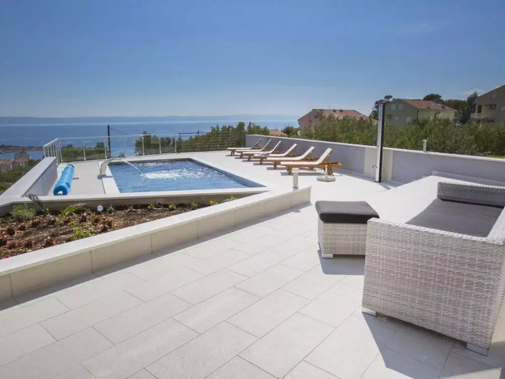 Villa 240m² in Croatia, Makarska. Priced at 1000000€ rent photo-1