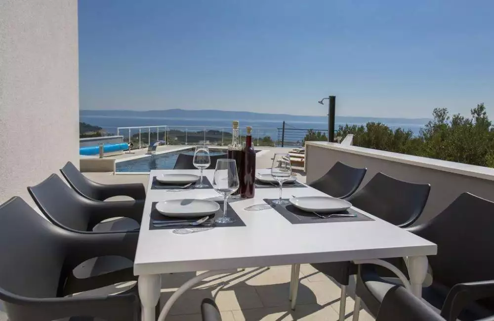 Villa 240m² in Croatia, Makarska. Priced at 1000000€ rent photo-2