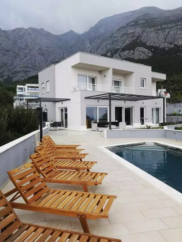 Villa 240m² in Croatia, Makarska. Priced at 1000000€ rent photo-3