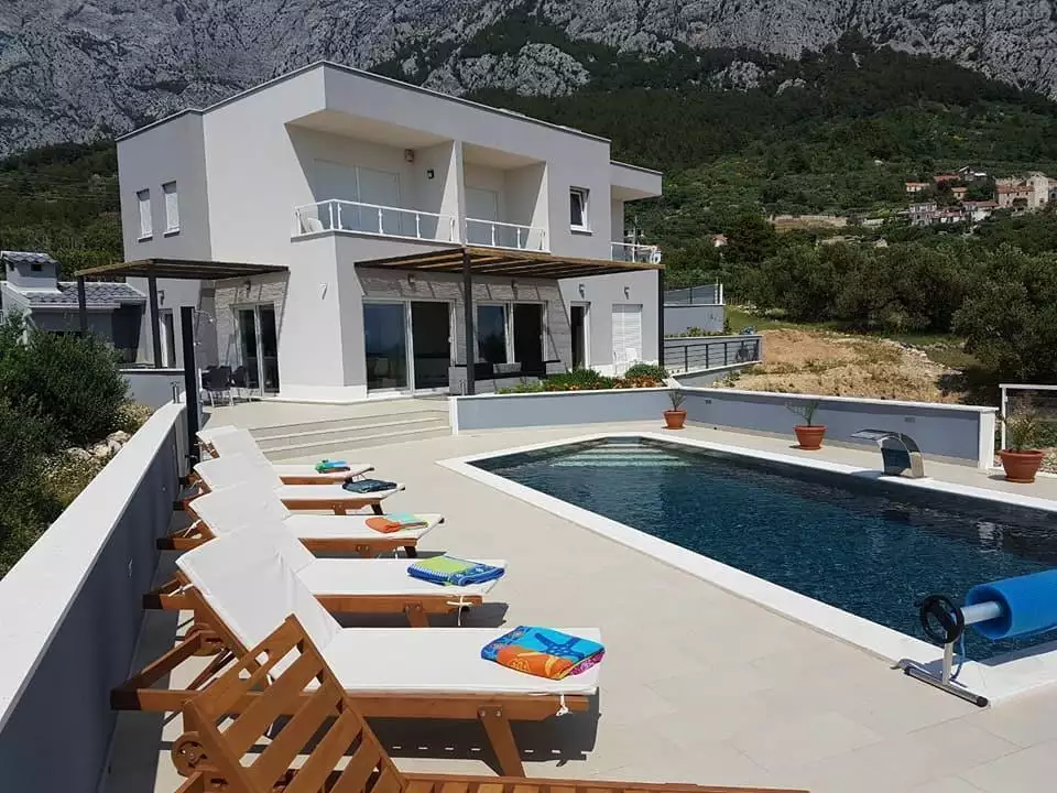 Villa 240m² in Croatia, Makarska. Priced at 1000000€ rent photo-4