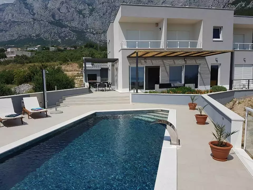 Villa 240m² in Croatia, Makarska. Priced at 1000000€ rent photo-5