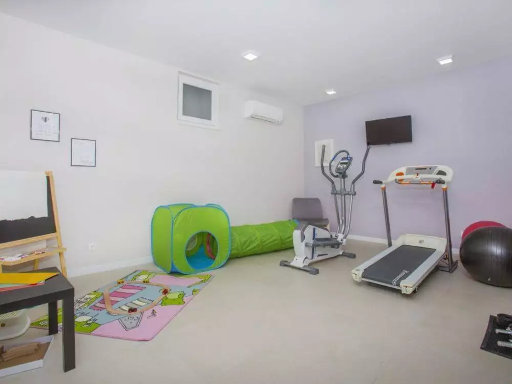Villa 240m² in Croatia, Makarska. Priced at 1000000€ rent photo-13