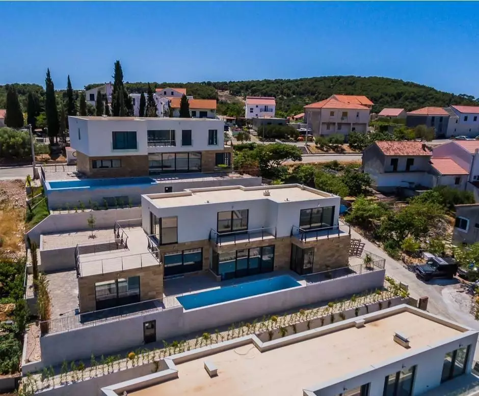 Villa 361m² in Croatia, Ciovo. Priced at 1300000€ rent photo-13