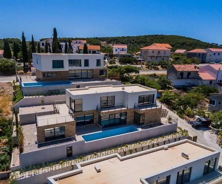 Villa 332m² in Croatia, Ciovo. Priced at 1350000€ rent photo-21