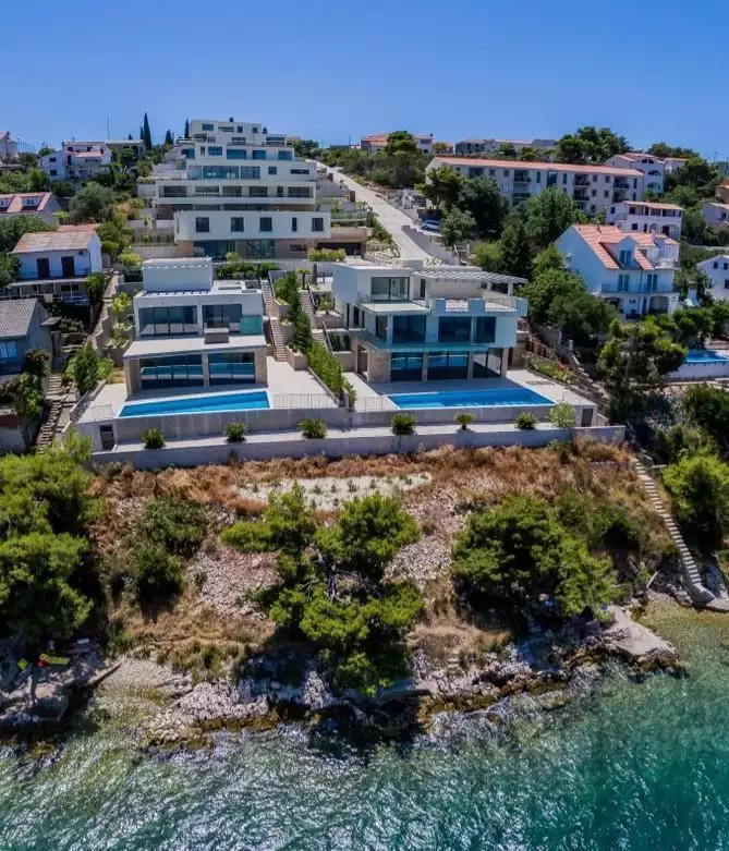 Villa 303m² in Croatia, Ciovo. Priced at 1450000€ rent photo-3