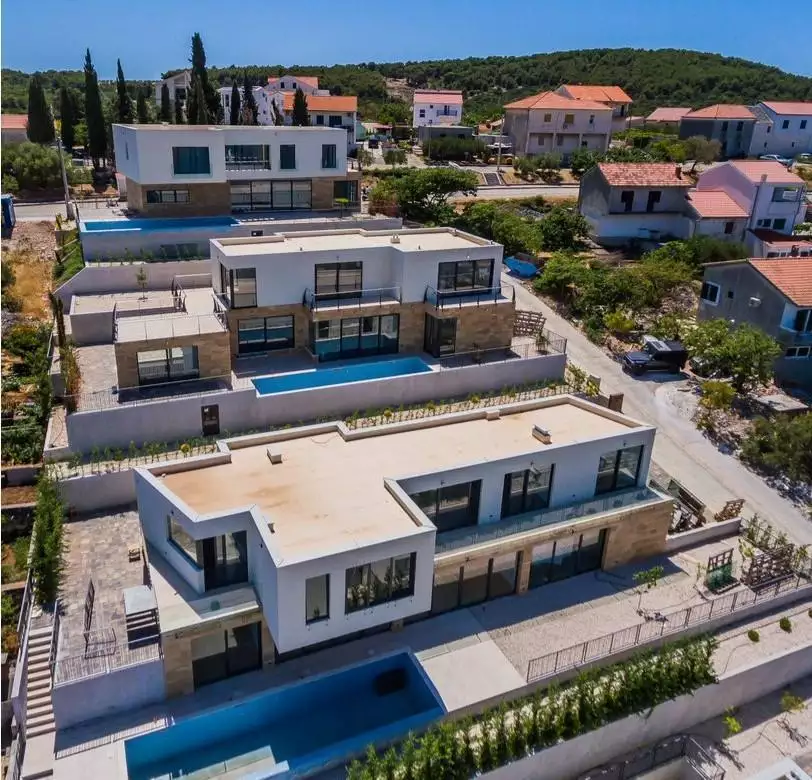 Villa 303m² in Croatia, Ciovo. Priced at 1450000€ rent photo-11