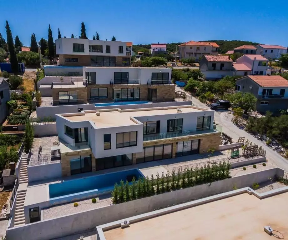 Villa 303m² in Croatia, Ciovo. Priced at 1450000€ rent photo-13