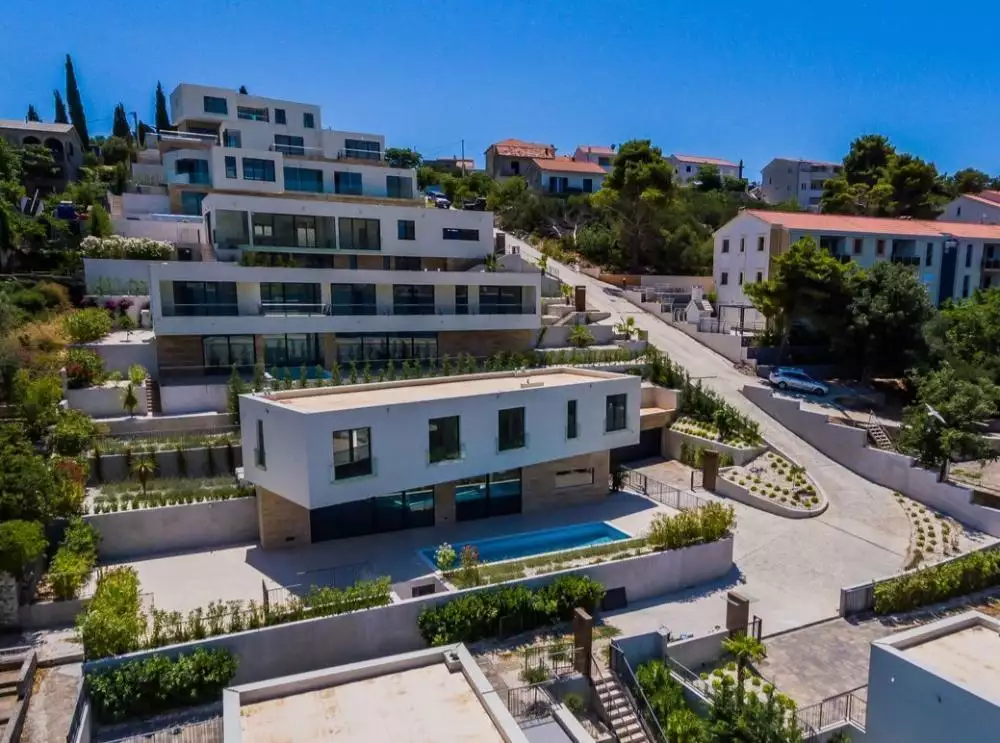 Villa 303m² in Croatia, Ciovo. Priced at 1450000€ rent photo-22